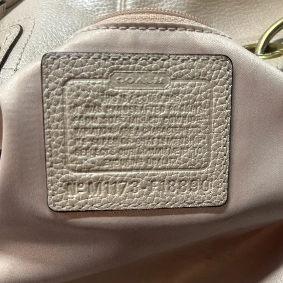 Coach Penelope Bucket Bag with two Exterior Pockets Neutral Pearlized Champagne - Picture 5 of 8